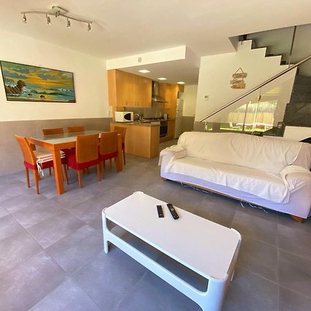 Casa L'Escala, Piscina Comuntaria I Jardi Privat Villa Luaran gambar